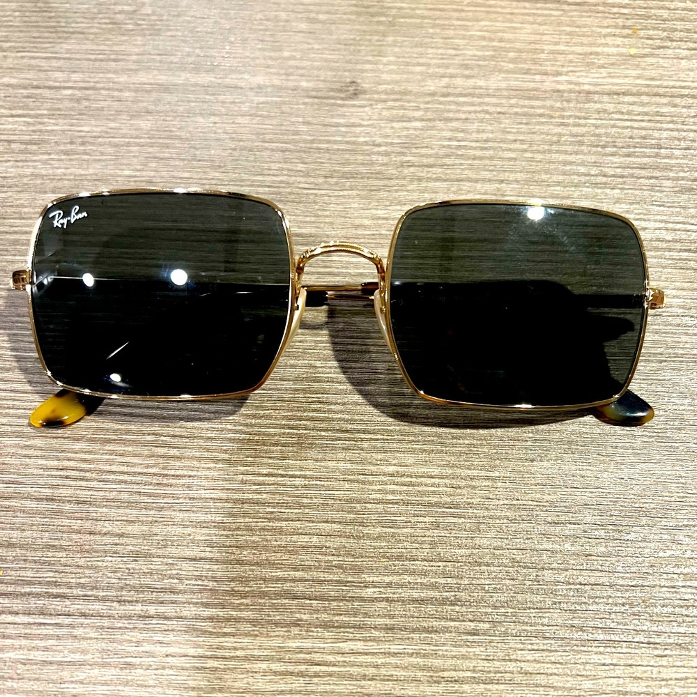 Excellent Condition. Ray Ban. Gold Frames. Tortoi… - image 1